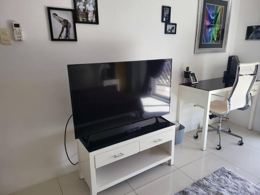 Kandi Tower 3, Premium 1Br With 2Cr & 2 Balcony. Angeles Esterno foto