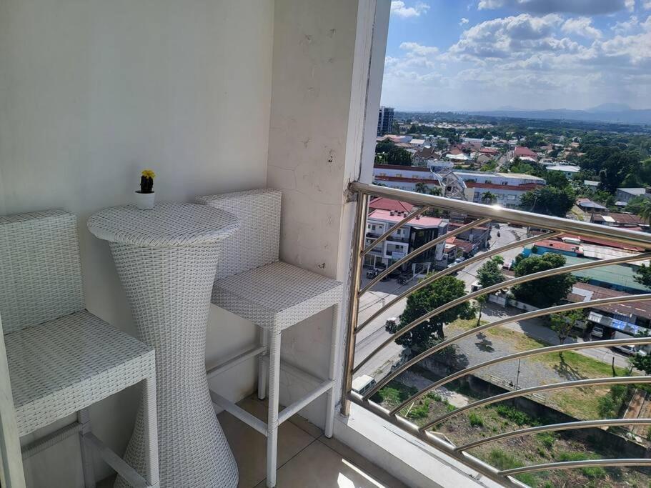 Kandi Tower 3, Premium 1Br With 2Cr & 2 Balcony. Angeles Esterno foto
